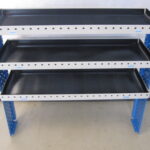 hyllyt pakettiautoon